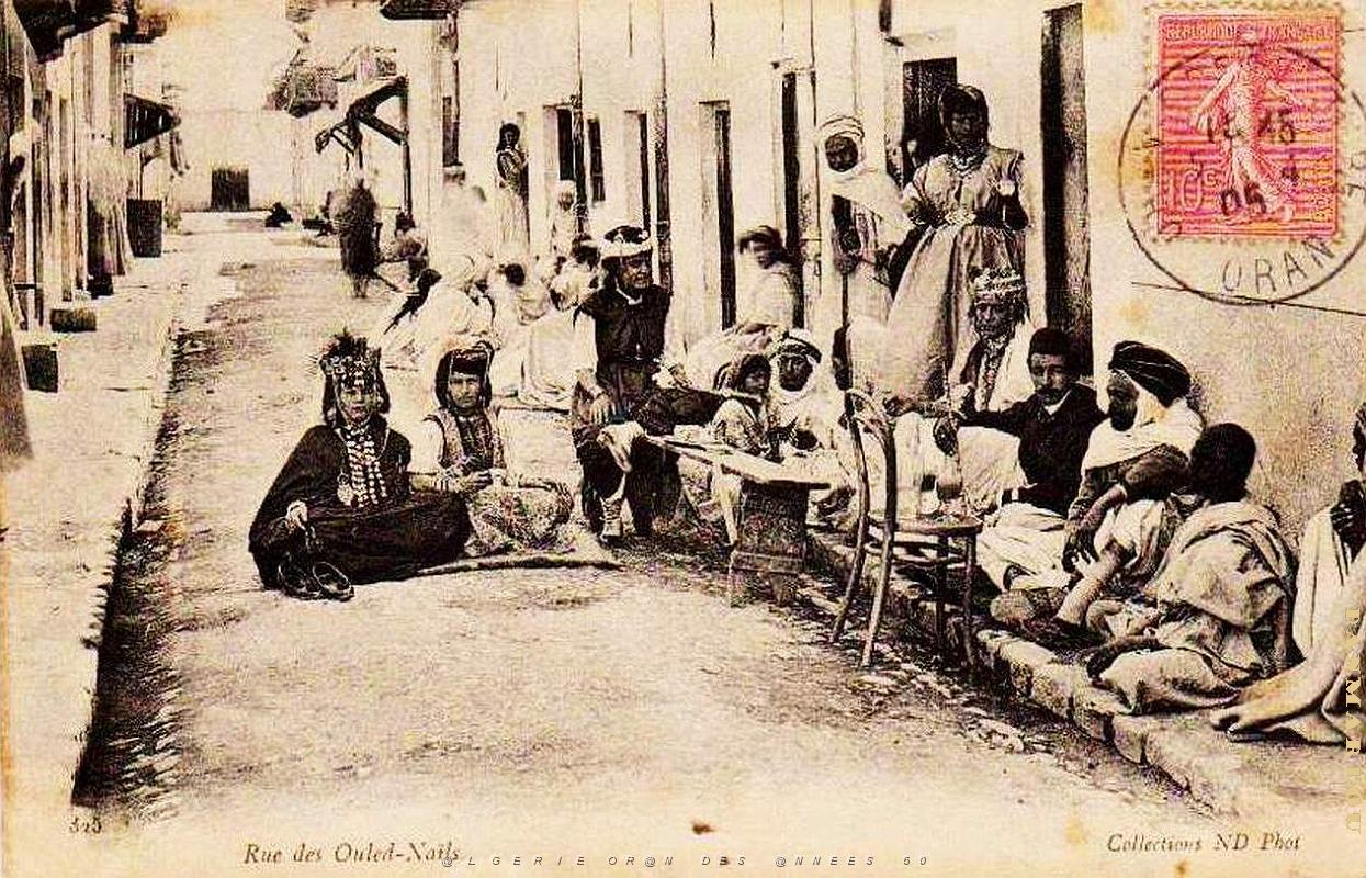 CA a- 251- Village negre.jpg